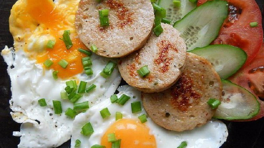 Вареная колбаса в кружке: рецепт для тех, кто ценит домашнюю кухню