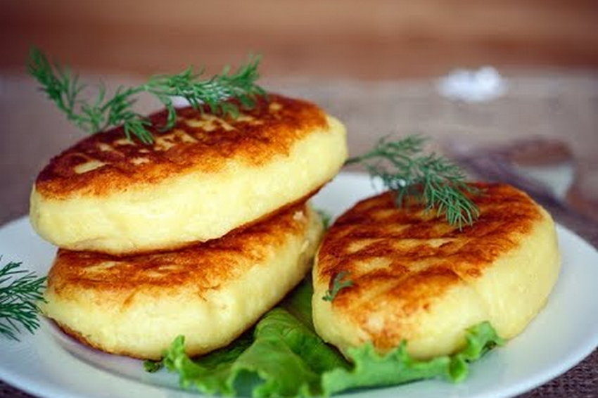 Картофельные зразы с яйцом и карамелизированными овощами