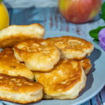 Рецепт ванильных оладий с яблоками