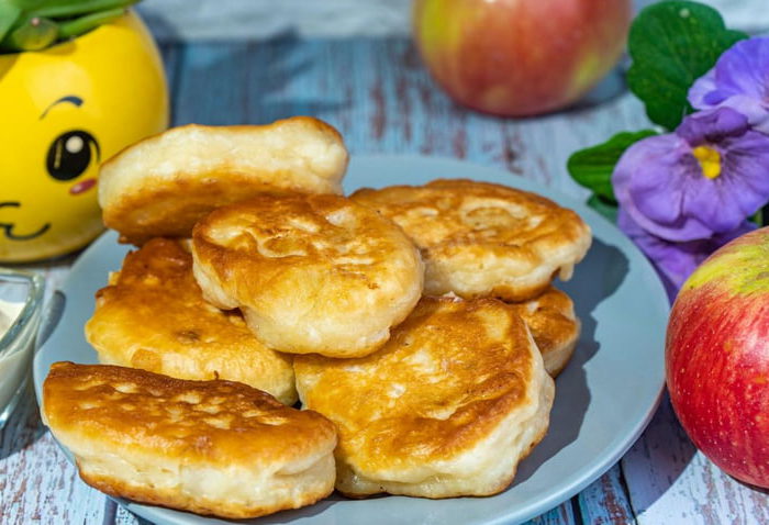 Рецепт ванильных оладий с яблоками