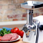Как правильно выбрать электрическую мясорубку?