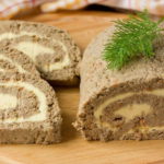 Печеночный рулет со шпинатом и яйцом