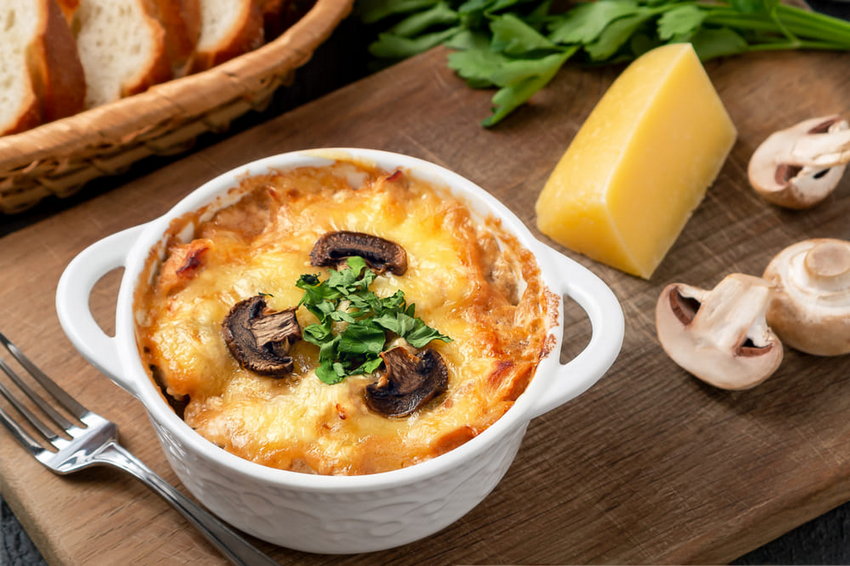 Жюльен с курицей, грибами, овощами и творогом