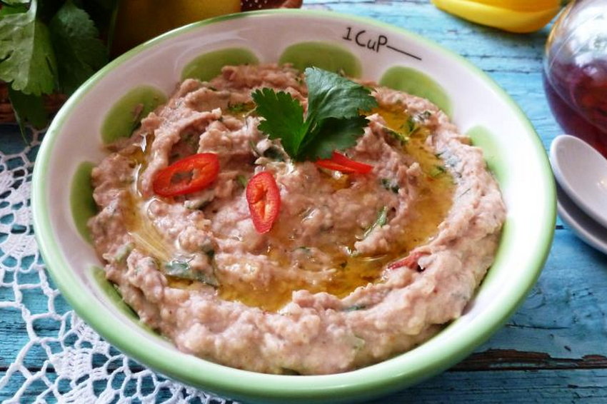 Пряный дип из фасоли
