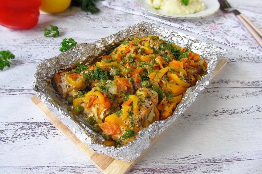 Рыба с овощами в рукаве