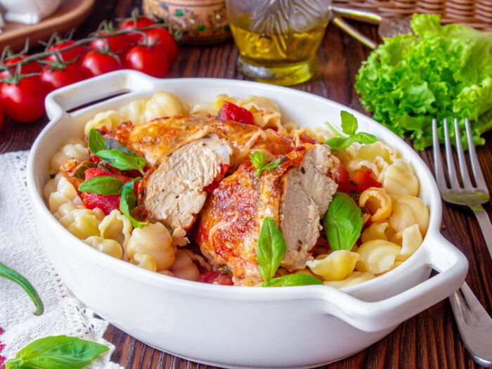Куриное филе с овощами в итальянском стиле