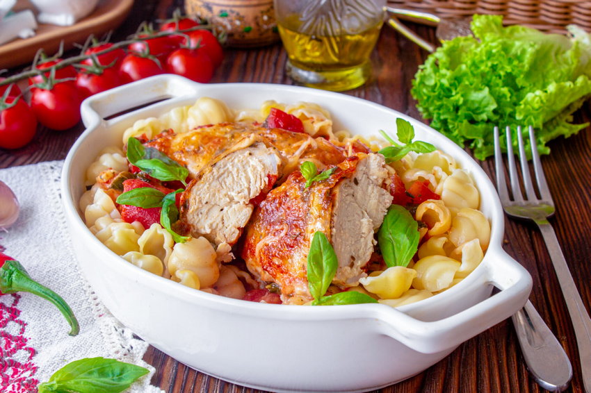 Куриное филе с овощами в итальянском стиле