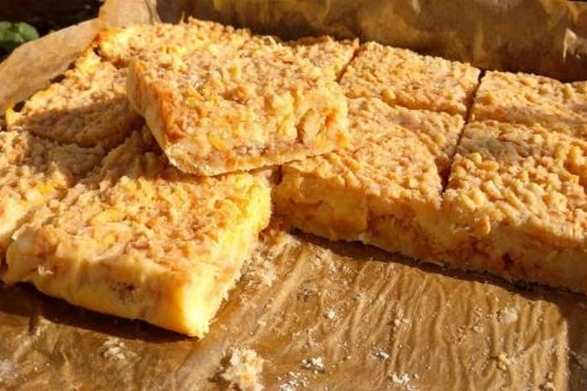 Рецепт насыпного яблочного пирога с манкой