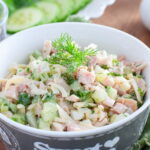 Салат с овощами и копченой курицей