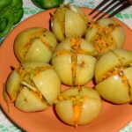 Зеленые помидоры с морковью и чесноком