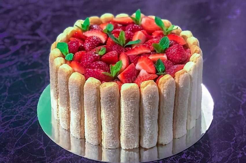 Торт с клубникой без выпечки