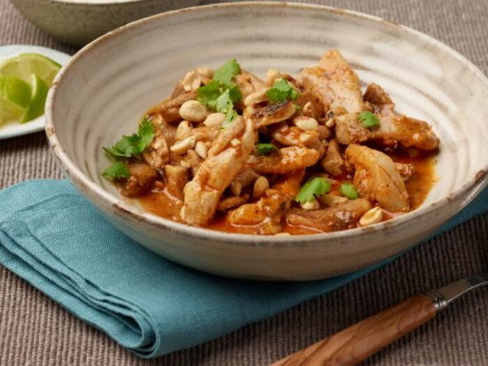 Нежная и острая курица в соусе карри