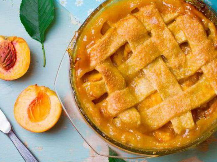 Пирог с персиками