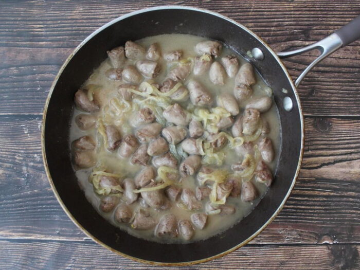 Как приготовить куриные сердечки в сливках