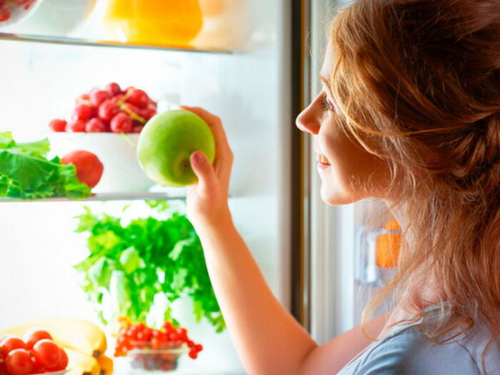 Какие продукты полезны перед сном, а какие вредны