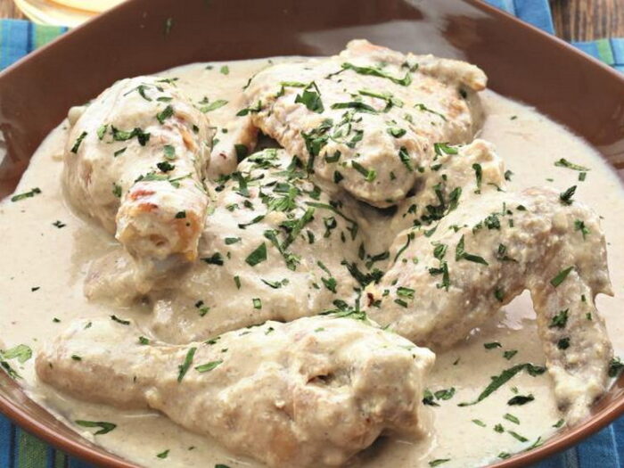 Запеченная курица в сливочном соусе