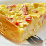 Как испечь киш с грибами, сыром и ветчиной