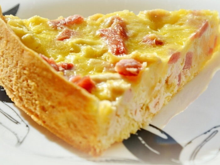 Как испечь киш с грибами, сыром и ветчиной