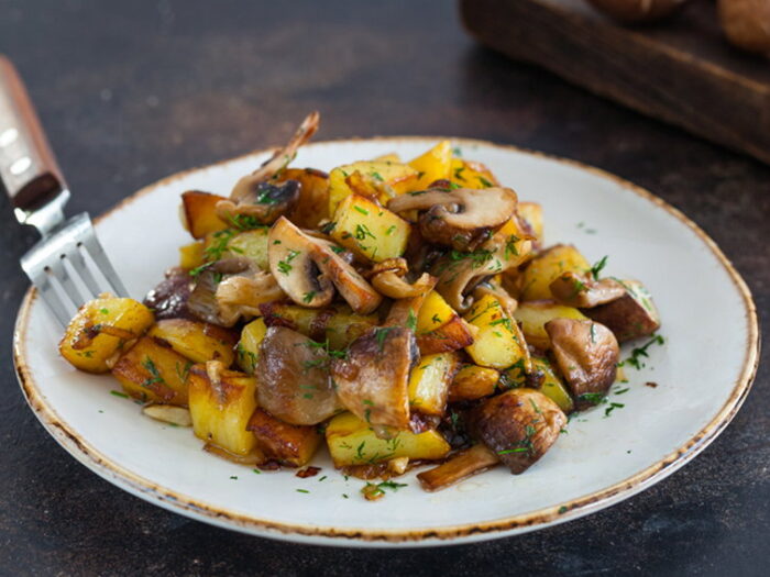 Жаркое с мясом и грибами