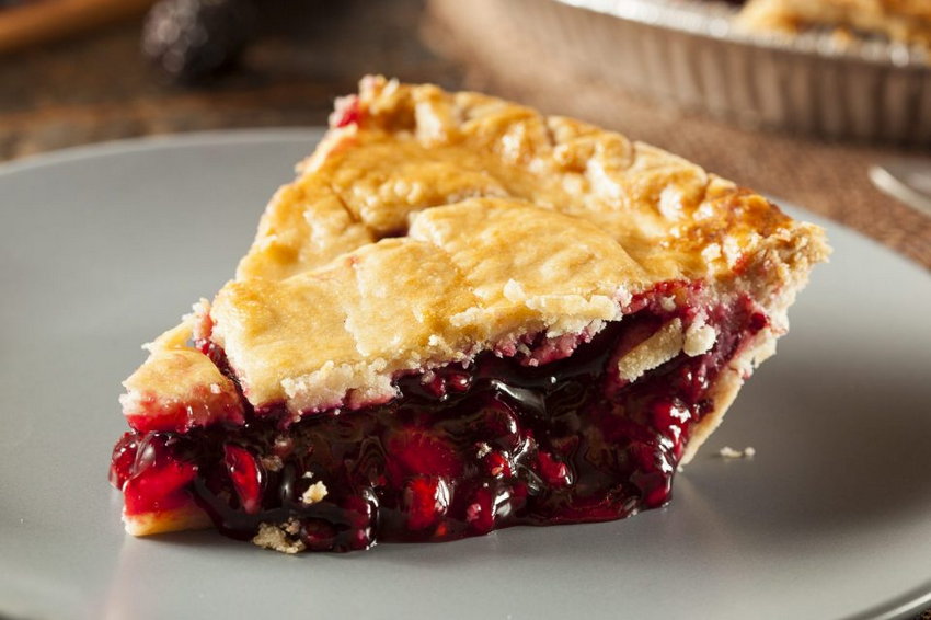 Как испечь постный пирог с замороженной вишней