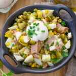 Быстрый салат из тунца с горошком и яйцом