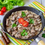 Как приготовить куриную печень в сметане с грибами