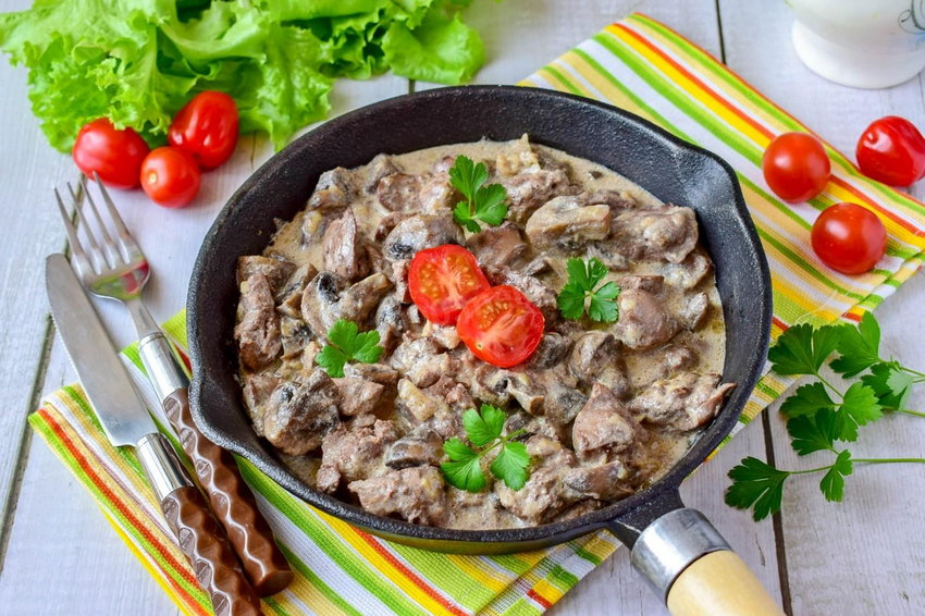 Как приготовить куриную печень в сметане с грибами