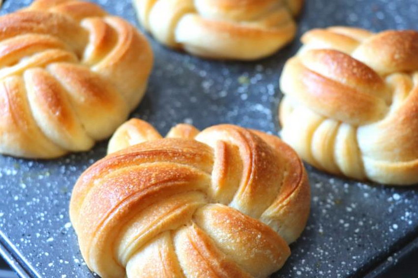 Как испечь пышные булочки в духовке