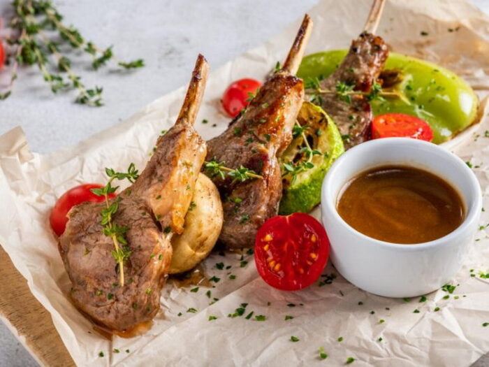 Корейка ягненка с печеными овощами