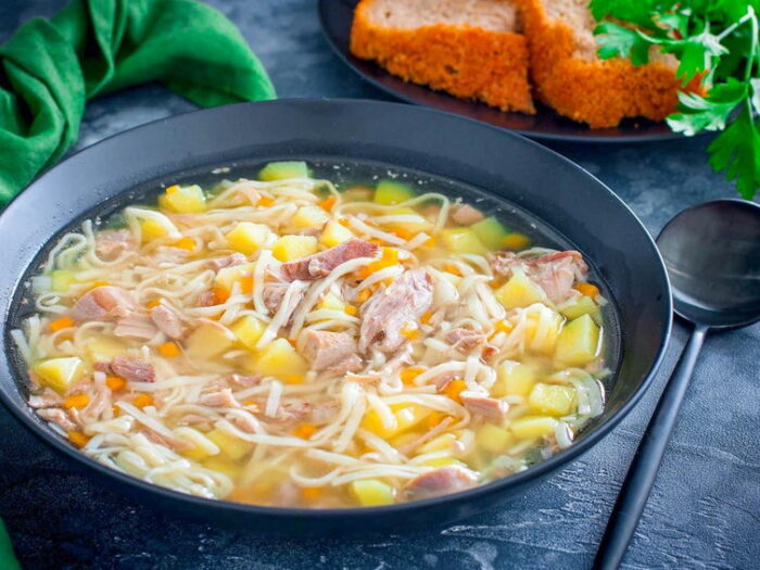 Лапша с уткой и капустой