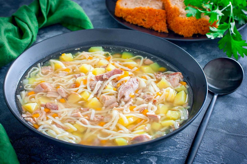 Лапша с уткой и капустой