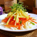 Простой салат из моркови и яблок