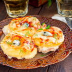 Как приготовить мясо по-французски с ананасами