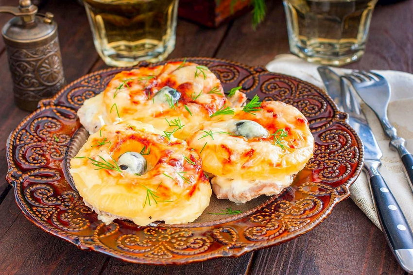 Как приготовить мясо по-французски с ананасами