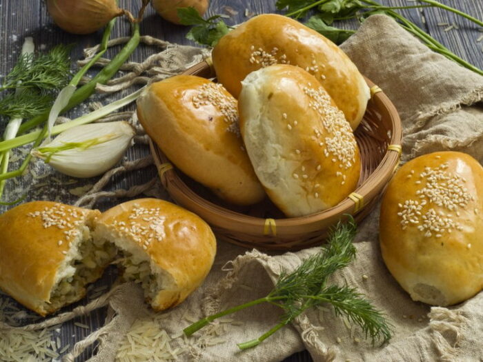 Пирожки с рисом и яйцом — популярные рецепты