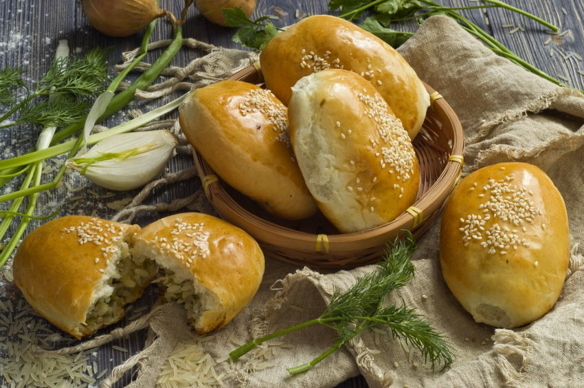 Пирожки с рисом и яйцом — популярные рецепты