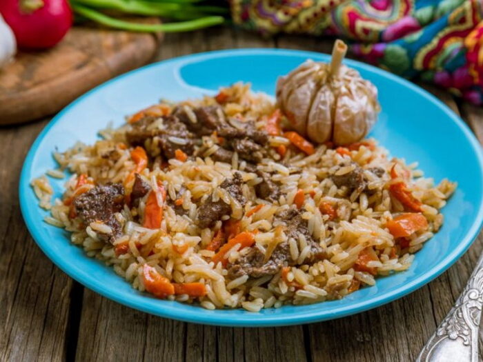 Плов из пропаренного риса с мясом