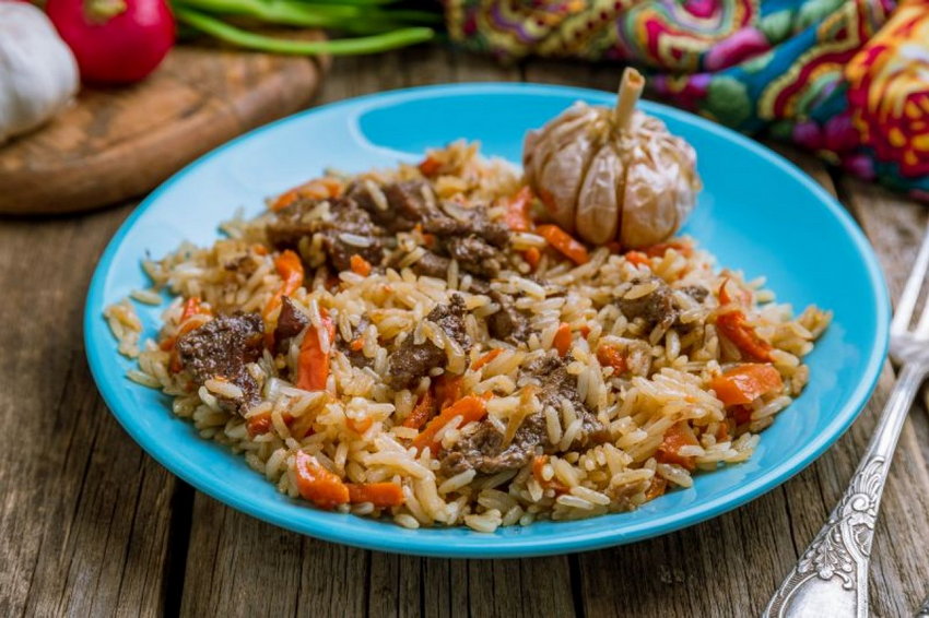 Плов из пропаренного риса с мясом