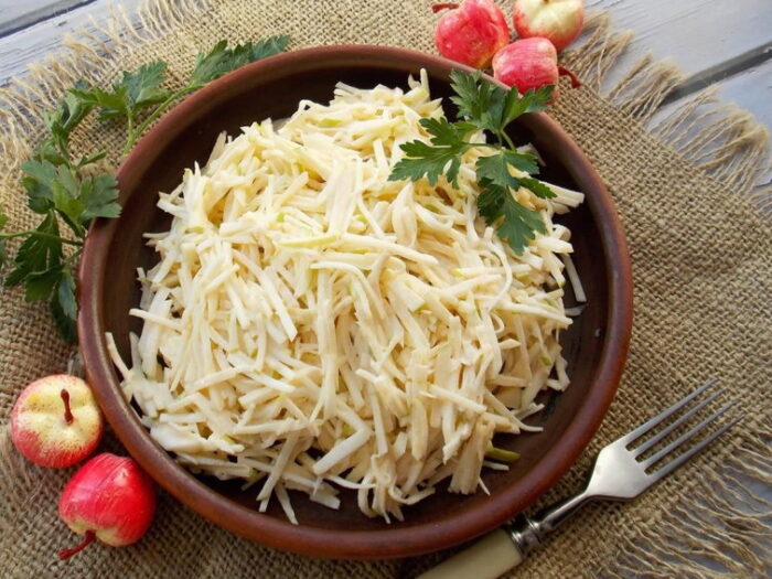 Салат с корнем сельдерея