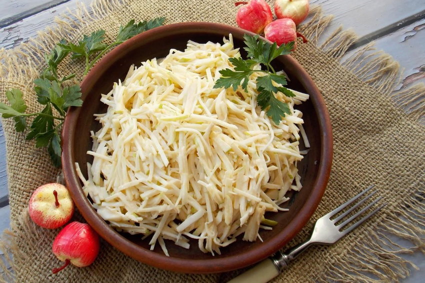 Салат с корнем сельдерея