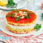 Салат с креветками и икрой