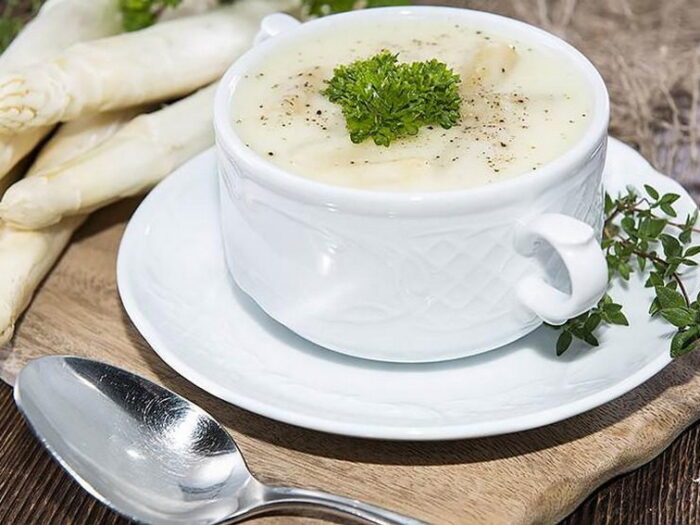 Рецепт весеннего крем-супа из спаржи с белым вином