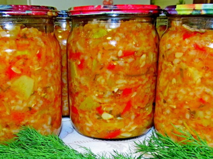 Как сделать рисовый салат на зиму с кабачками