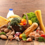 10 лайфхаков, которые продлят срок хранения продуктов питания