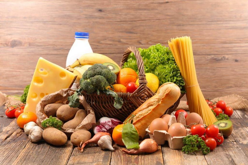 10 лайфхаков, которые продлят срок хранения продуктов питания