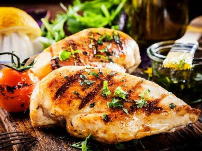 Как приготовить сочную куриную грудку