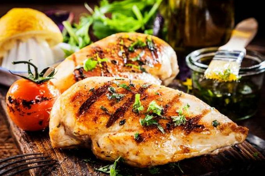 Как приготовить сочную куриную грудку