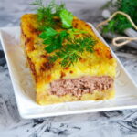Картофельная запеканка с мясом и яблоками