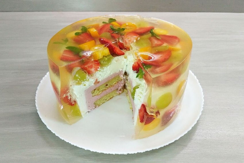 Желейный торт с фруктами