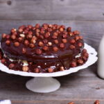 Как приготовить шоколадный торт с орехами